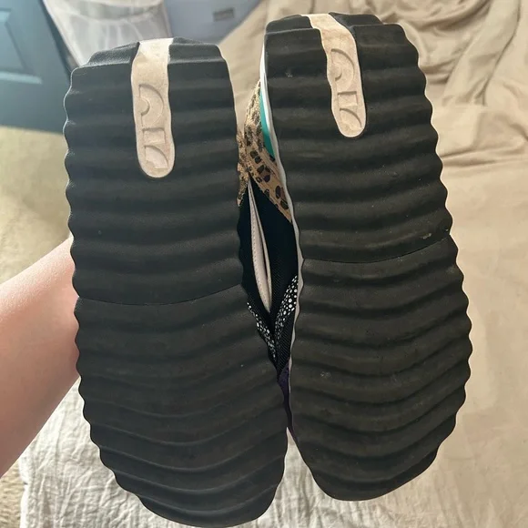 Nike Women's Black and Red Sneakers with Leopard Print - Picture 6 of 7